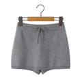 Falda gris de punto con botones