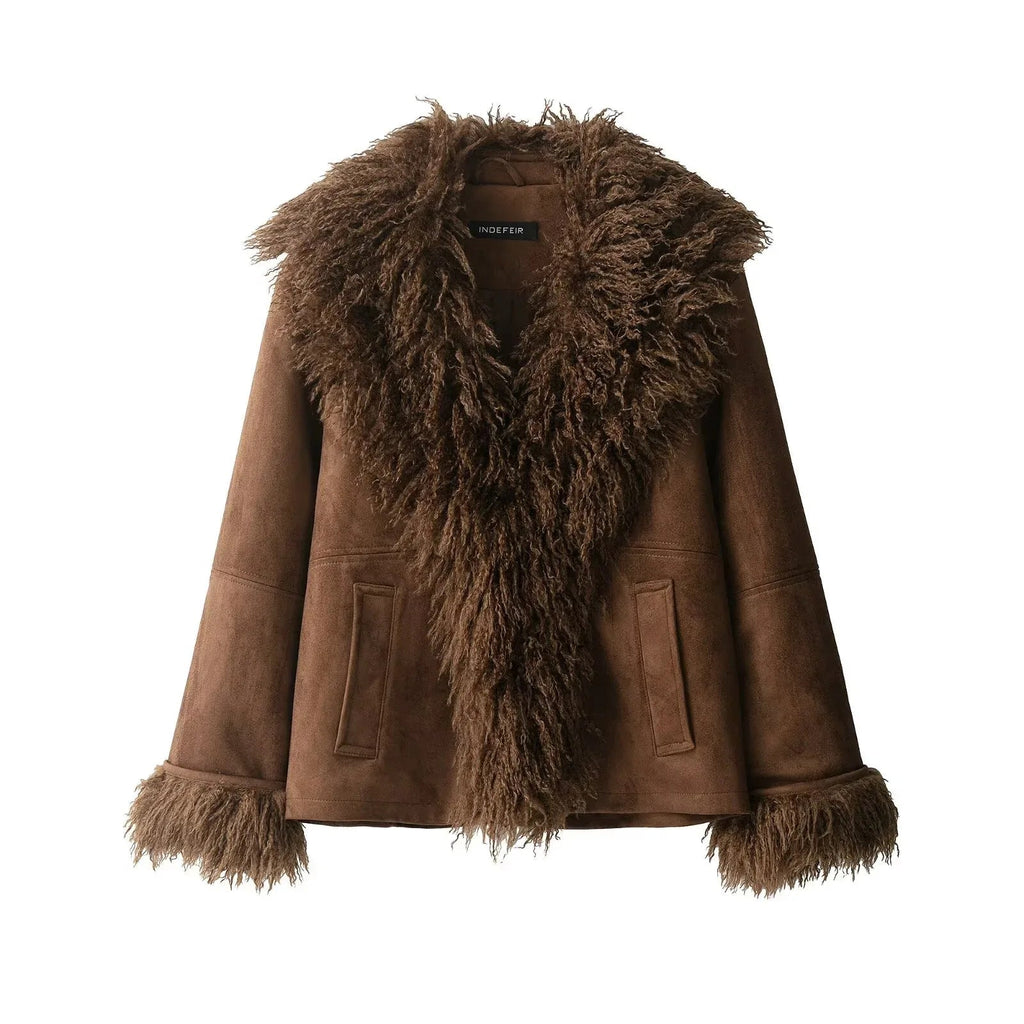 Chaqueta en piel vegana marrón con cuello de pelo